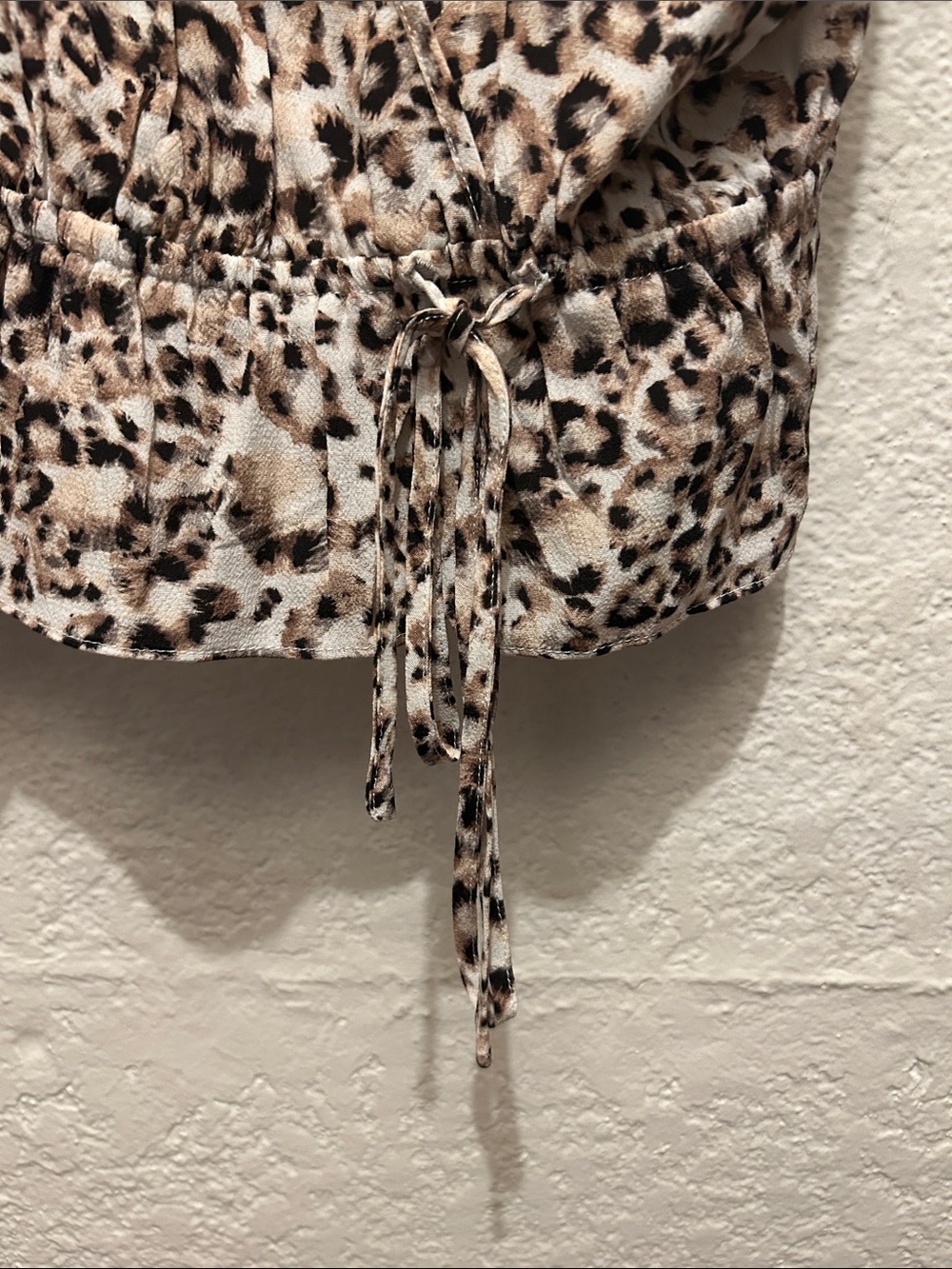 BLUE LIFE NWT Beige & Black Leopard Tie-Shoulder V-Neck Camisole Sz LARGE - Picture 7 of 10